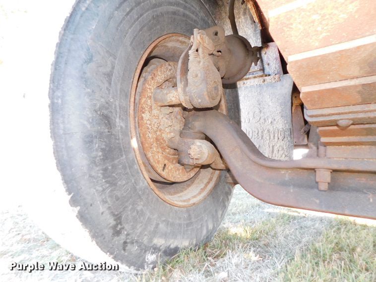 image for item DJ5855 1993 Ford L7000  dump truck