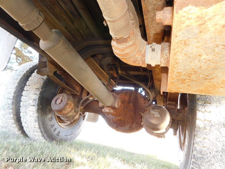 image for item DJ5855 1993 Ford L7000  dump truck