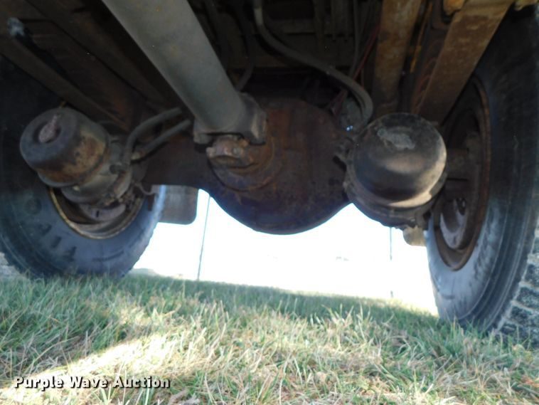 image for item DJ5855 1993 Ford L7000  dump truck