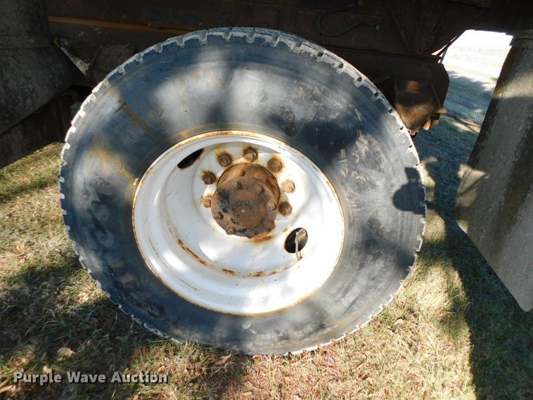 image for item DJ5855 1993 Ford L7000  dump truck