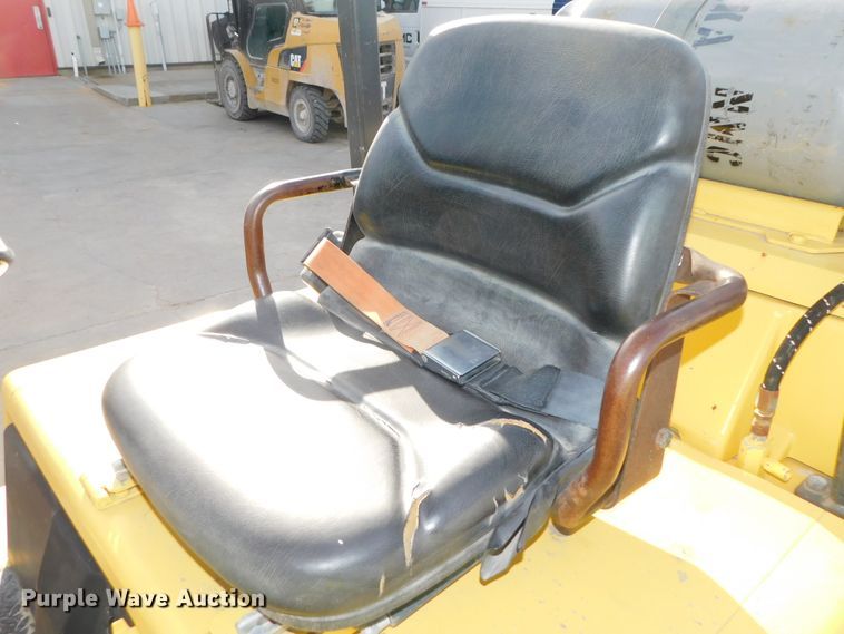 image for item DJ5871 1993 Hyster H80XL   forklift