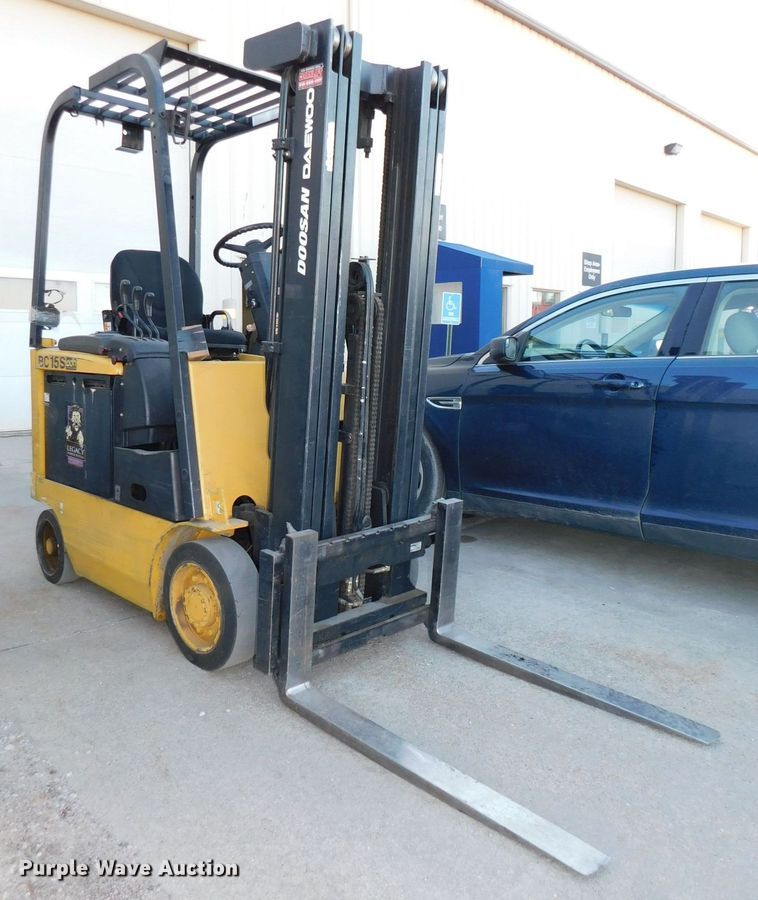 image for item DJ5876 2005 Doosan BC15S  forklift