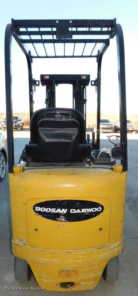 image for item DJ5876 2005 Doosan BC15S  forklift