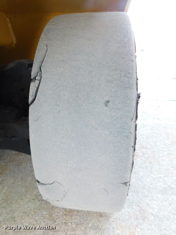 image for item DJ5876 2005 Doosan BC15S  forklift