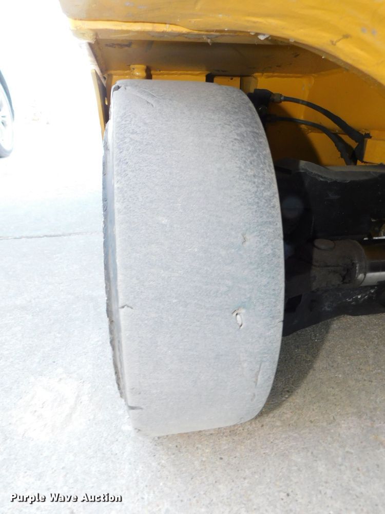 image for item DJ5876 2005 Doosan BC15S  forklift