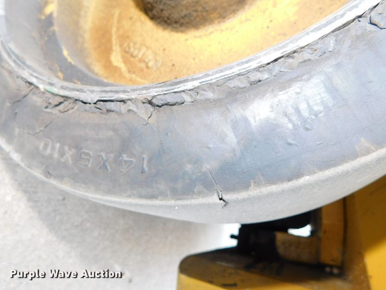 image for item DJ5876 2005 Doosan BC15S  forklift