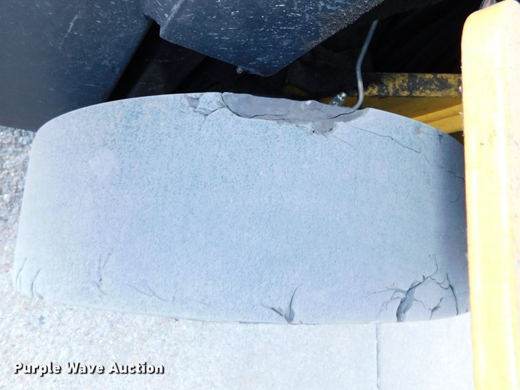 image for item DJ5876 2005 Doosan BC15S  forklift