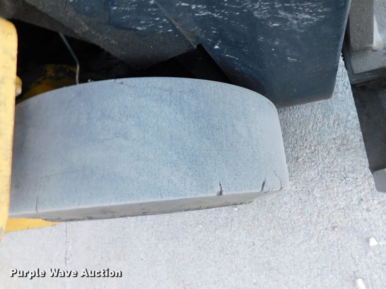 image for item DJ5876 2005 Doosan BC15S  forklift