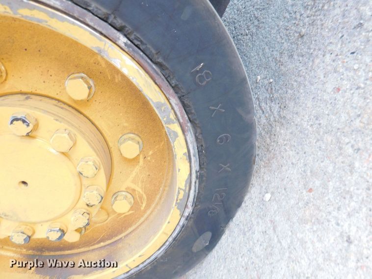 image for item DJ5876 2005 Doosan BC15S  forklift