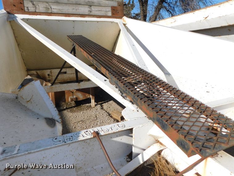 image for item DJ5877 1996 Dakota bottom dump trailer