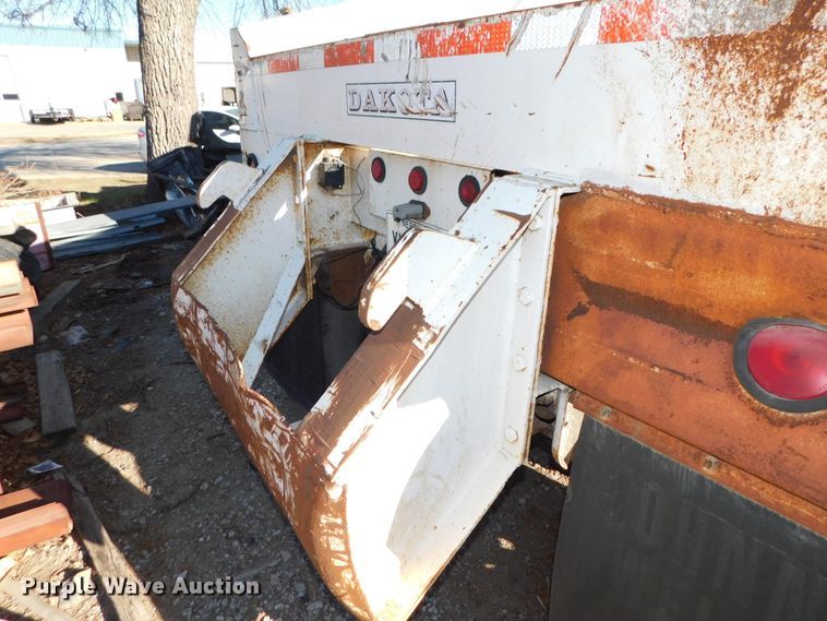 image for item DJ5877 1996 Dakota bottom dump trailer