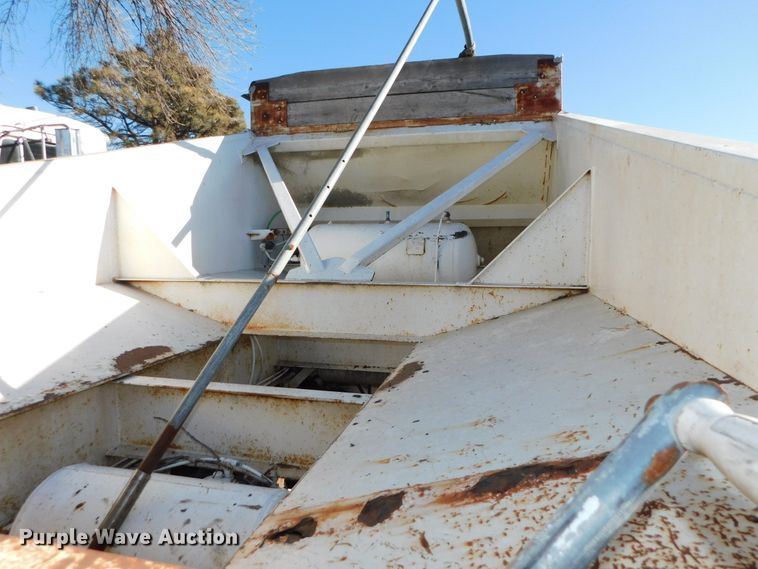 image for item DJ5877 1996 Dakota bottom dump trailer