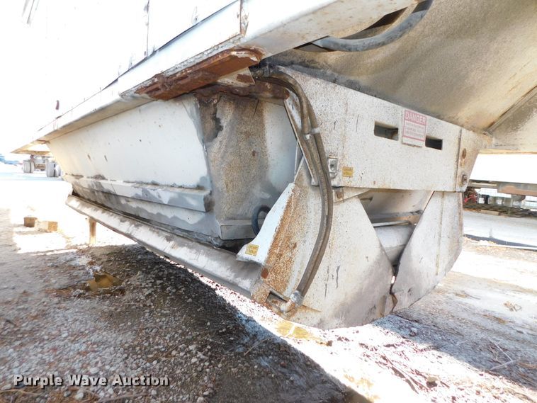 image for item DJ5877 1996 Dakota bottom dump trailer