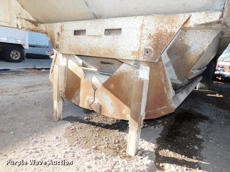 image for item DJ5877 1996 Dakota bottom dump trailer