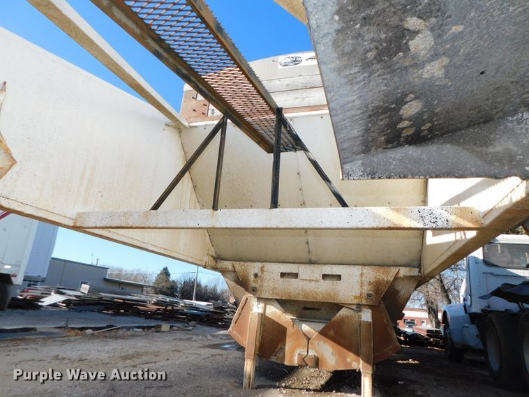 image for item DJ5877 1996 Dakota bottom dump trailer