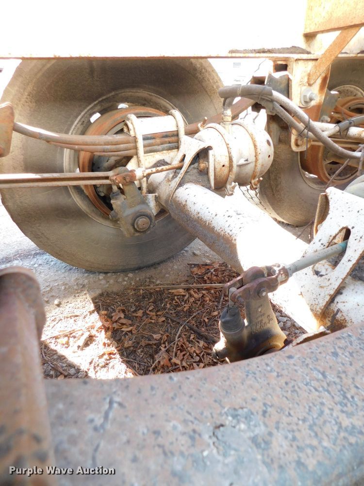 image for item DJ5877 1996 Dakota bottom dump trailer