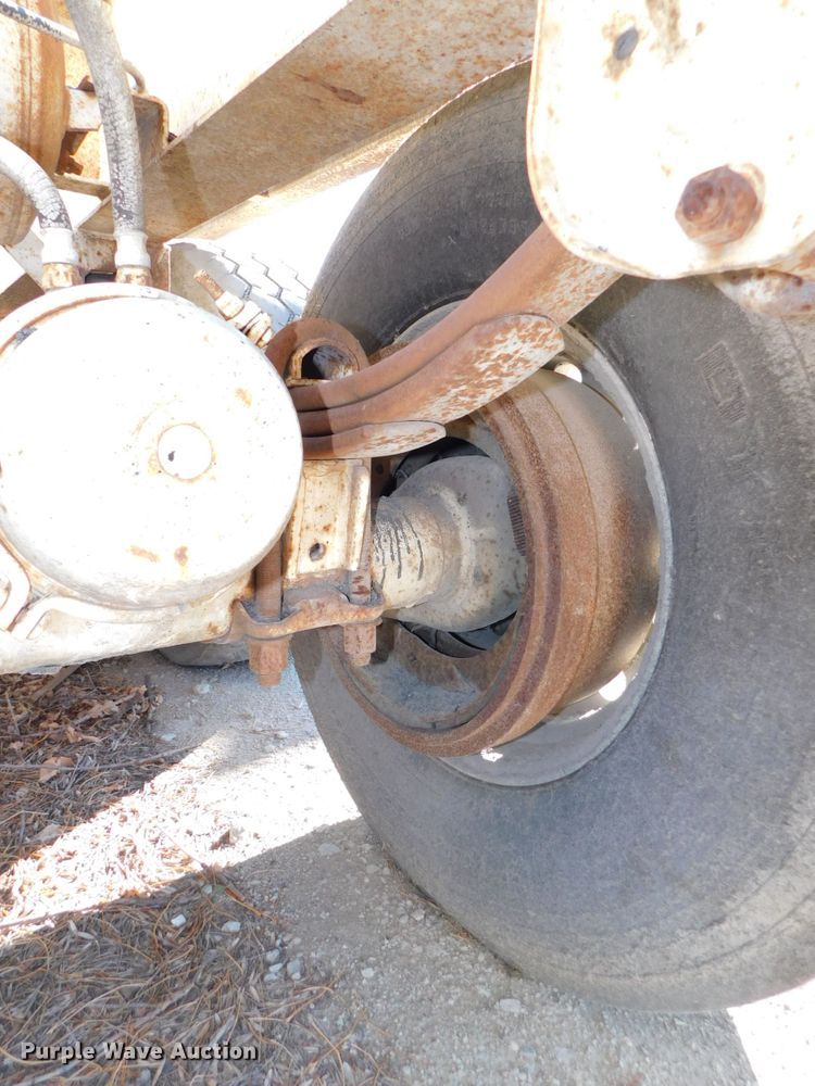 image for item DJ5877 1996 Dakota bottom dump trailer