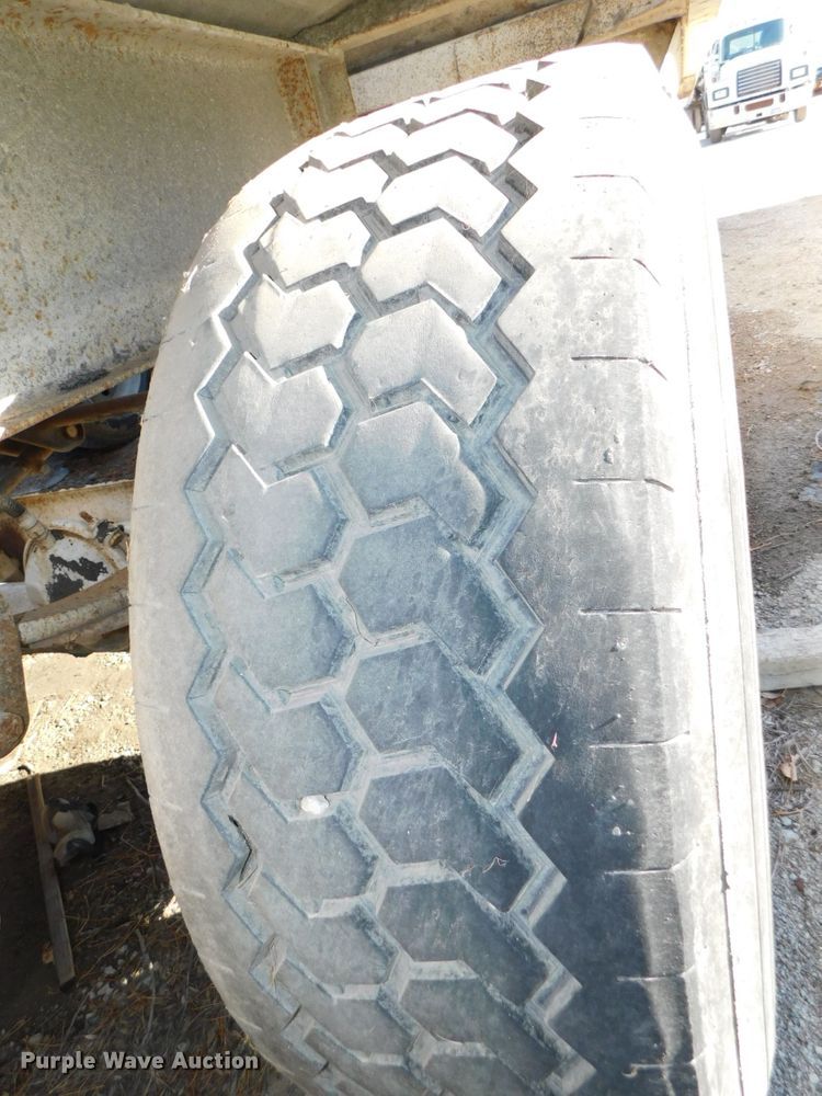 image for item DJ5877 1996 Dakota bottom dump trailer