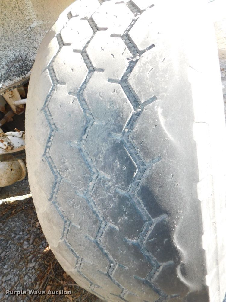 image for item DJ5877 1996 Dakota bottom dump trailer