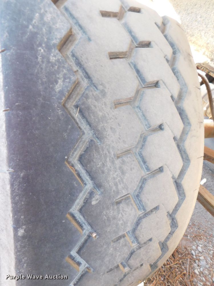 image for item DJ5877 1996 Dakota bottom dump trailer