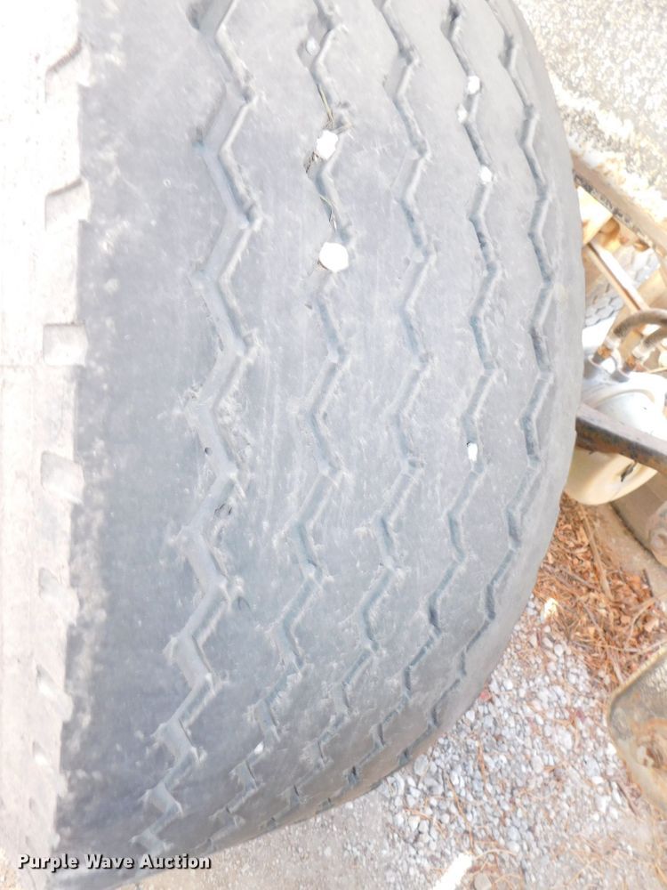 image for item DJ5877 1996 Dakota bottom dump trailer