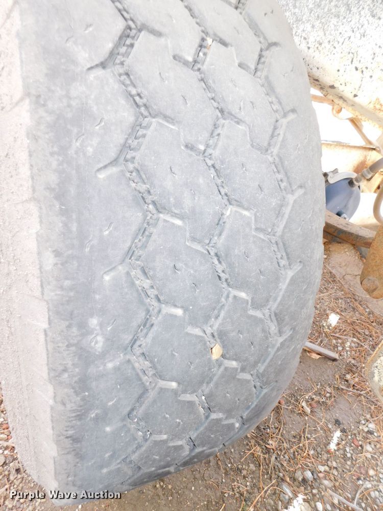 image for item DJ5877 1996 Dakota bottom dump trailer