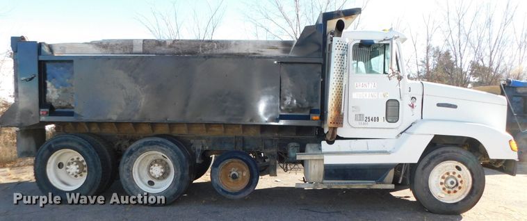image for item DJ5878 1990 Freightliner FLD120  dump truck