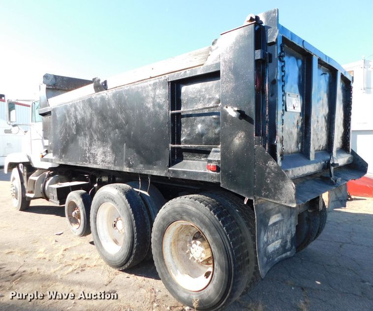 image for item DJ5878 1990 Freightliner FLD120  dump truck
