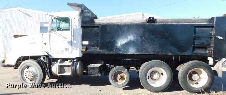 image for item DJ5878 1990 Freightliner FLD120  dump truck