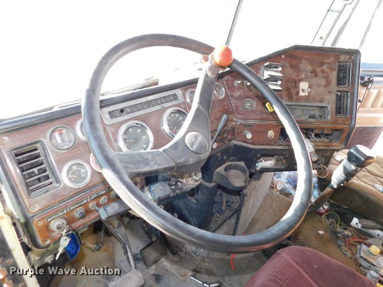 image for item DJ5878 1990 Freightliner FLD120  dump truck