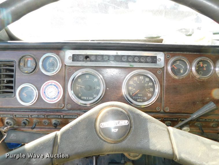 image for item DJ5878 1990 Freightliner FLD120  dump truck