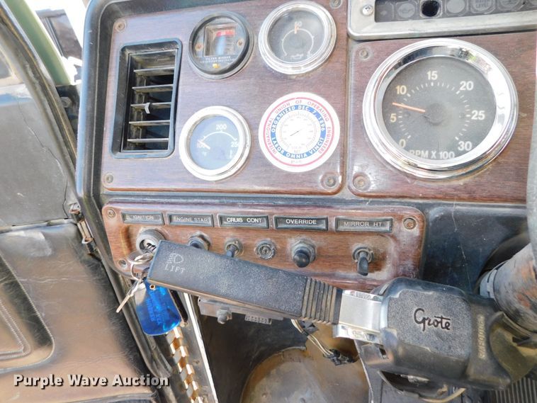 image for item DJ5878 1990 Freightliner FLD120  dump truck