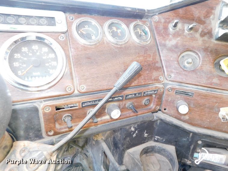 image for item DJ5878 1990 Freightliner FLD120  dump truck