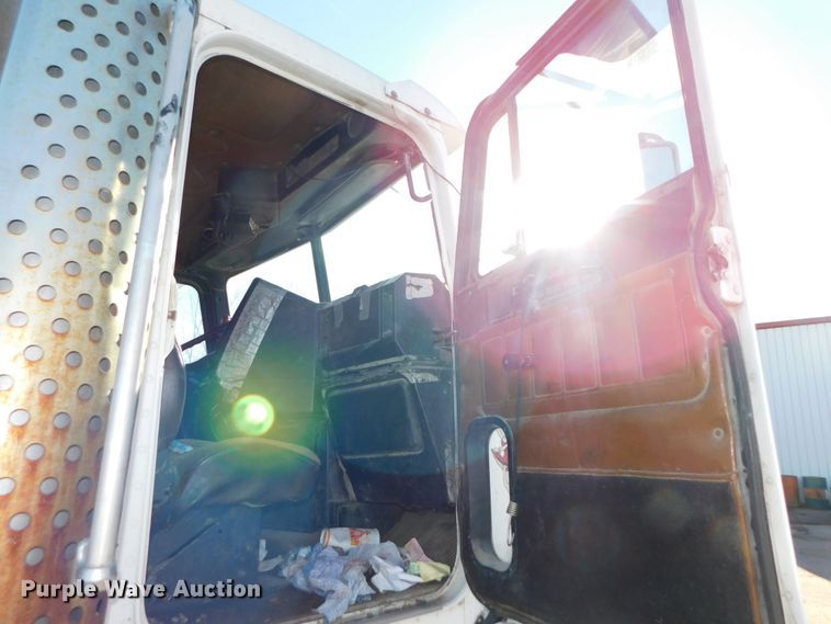 image for item DJ5878 1990 Freightliner FLD120  dump truck