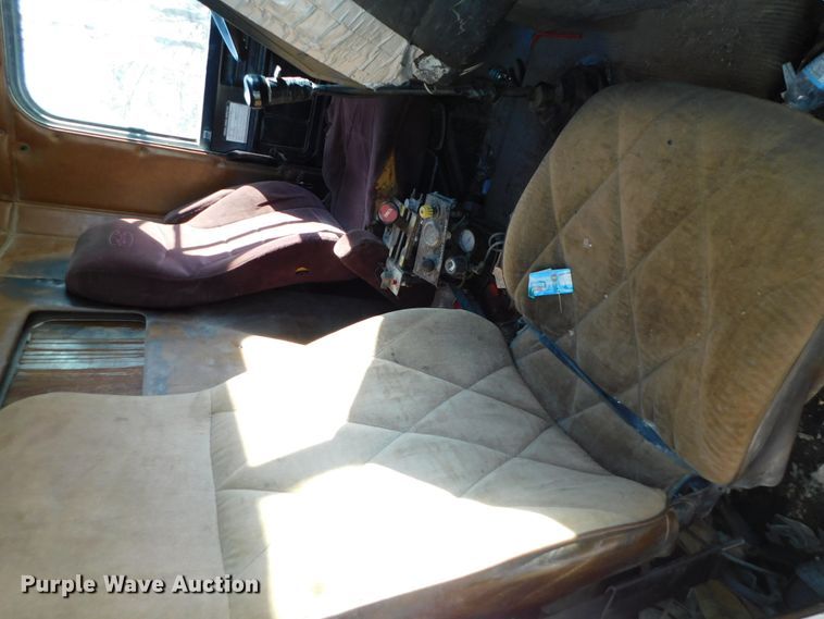 image for item DJ5878 1990 Freightliner FLD120  dump truck