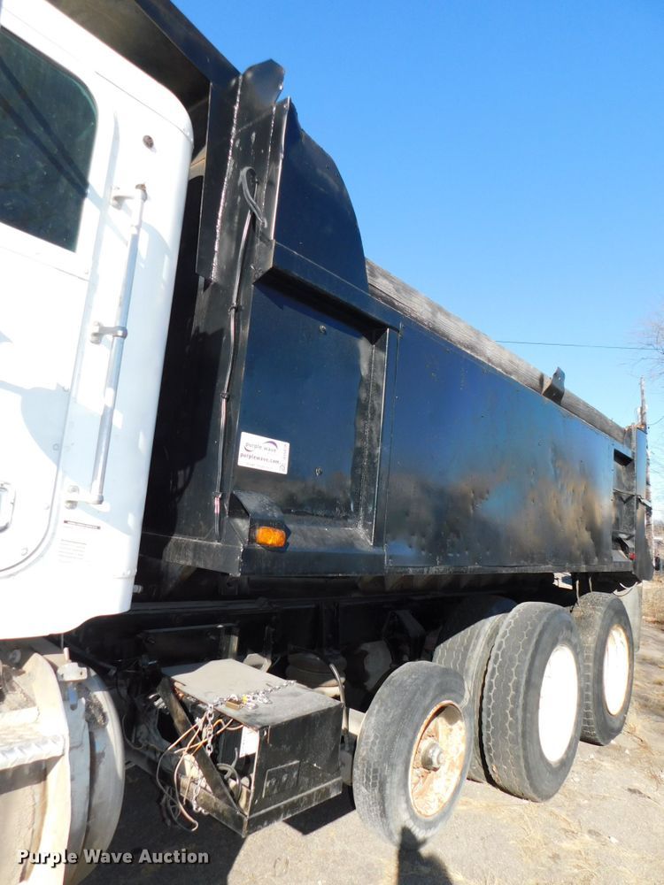 image for item DJ5878 1990 Freightliner FLD120  dump truck