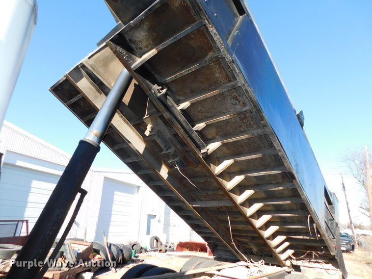 image for item DJ5878 1990 Freightliner FLD120  dump truck