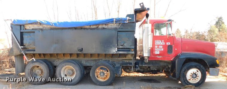 image for item DJ5879 1991 Freightliner FLD120  dump truck
