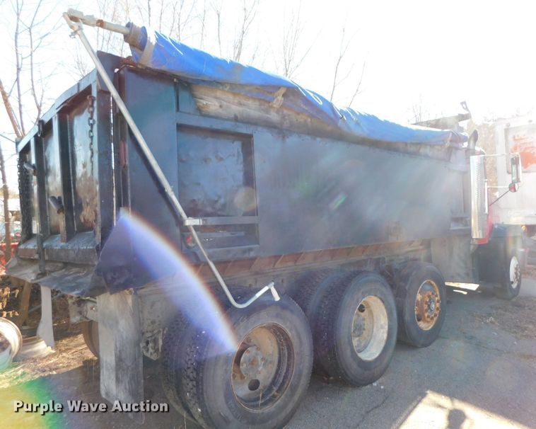 image for item DJ5879 1991 Freightliner FLD120  dump truck