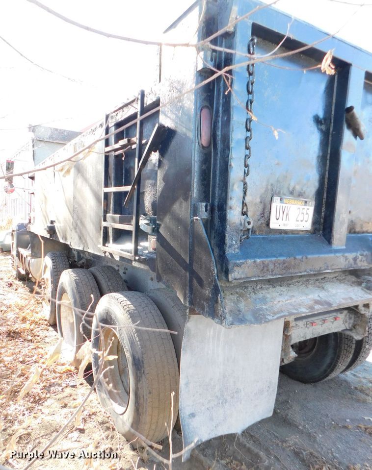 image for item DJ5879 1991 Freightliner FLD120  dump truck