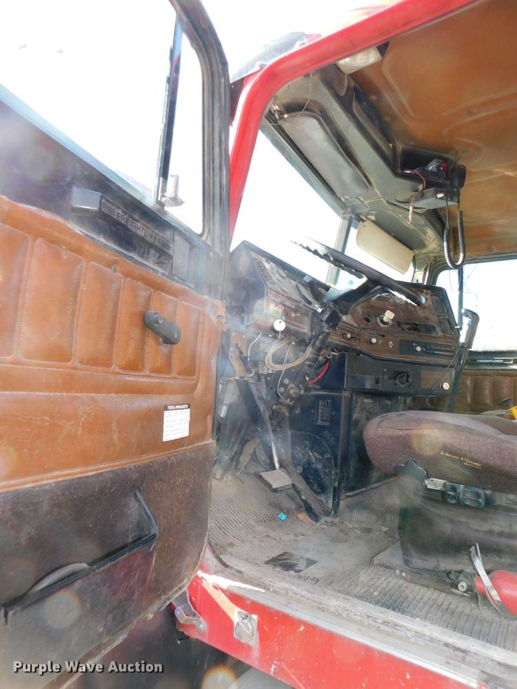 image for item DJ5879 1991 Freightliner FLD120  dump truck