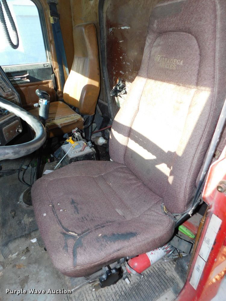 image for item DJ5879 1991 Freightliner FLD120  dump truck