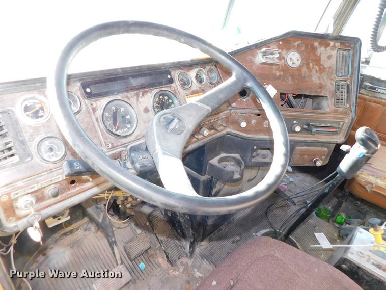 image for item DJ5879 1991 Freightliner FLD120  dump truck