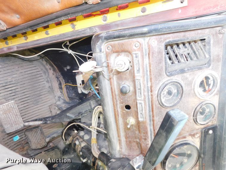 image for item DJ5879 1991 Freightliner FLD120  dump truck