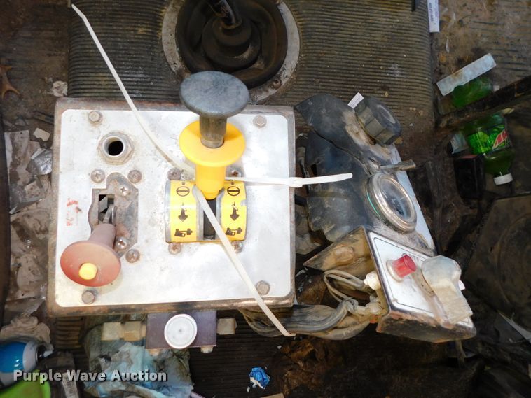 image for item DJ5879 1991 Freightliner FLD120  dump truck