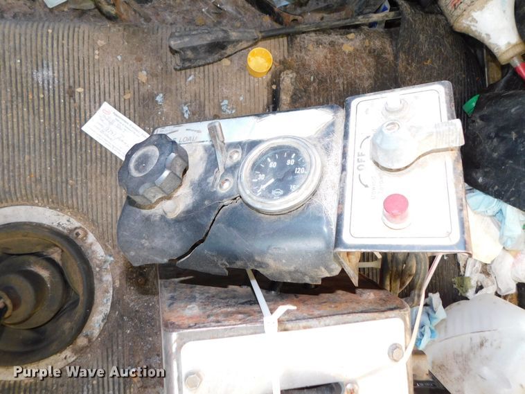 image for item DJ5879 1991 Freightliner FLD120  dump truck