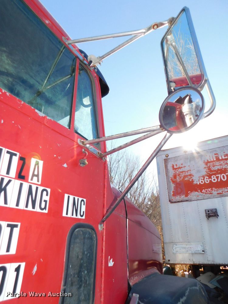 image for item DJ5879 1991 Freightliner FLD120  dump truck