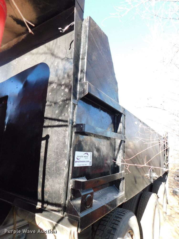 image for item DJ5879 1991 Freightliner FLD120  dump truck