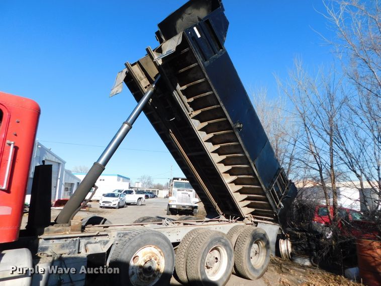 image for item DJ5879 1991 Freightliner FLD120  dump truck