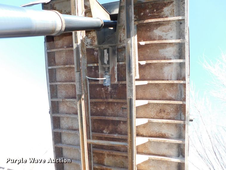 image for item DJ5879 1991 Freightliner FLD120  dump truck